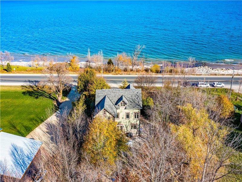 CHALET À BORD D'EAU - 5 MINUTES DE LA VILLAGE BLUE MOUNTAIN