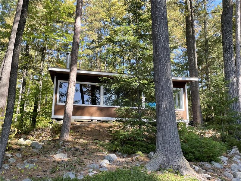 WATERFRONT 1 ACRE - YEAR ROUND ACCESS-DREAM POTENTIAL - Lake Temiskaming - near NORTH BAY