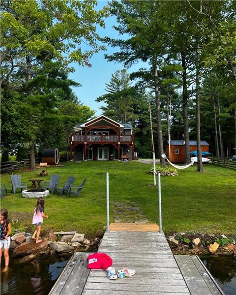 Chalet sur le bord du lac Graham*