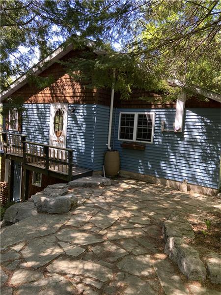 Family-friendly cottage right on Drag River