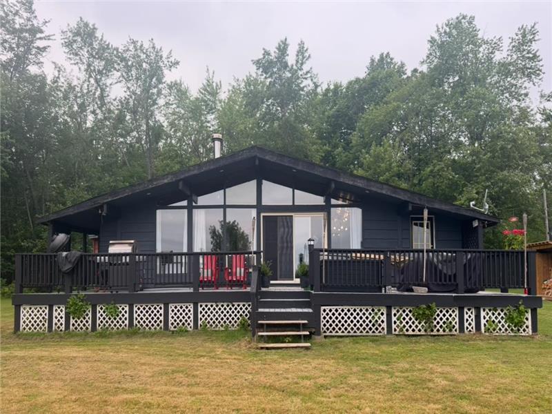 Cozy *Pet Friendly* Rustic A-Frame cottage on Moira Lake. *The Best Fishing*