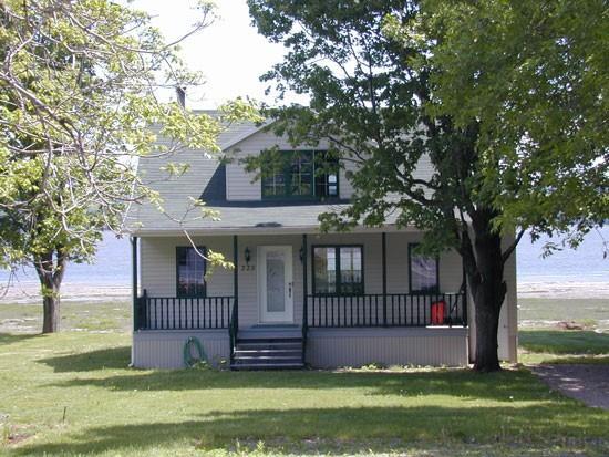 Chalet sur le bord du fleuve à l'île d'Orléans (725-La Châtelaine)