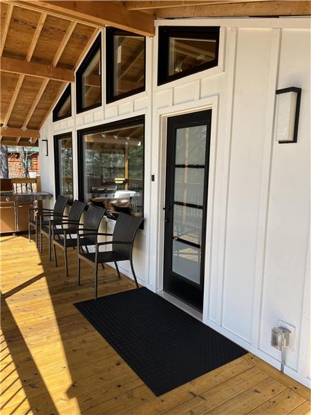 Serenity Beach House - Private Sandy Beach - High Speed - AC - Hot Tub