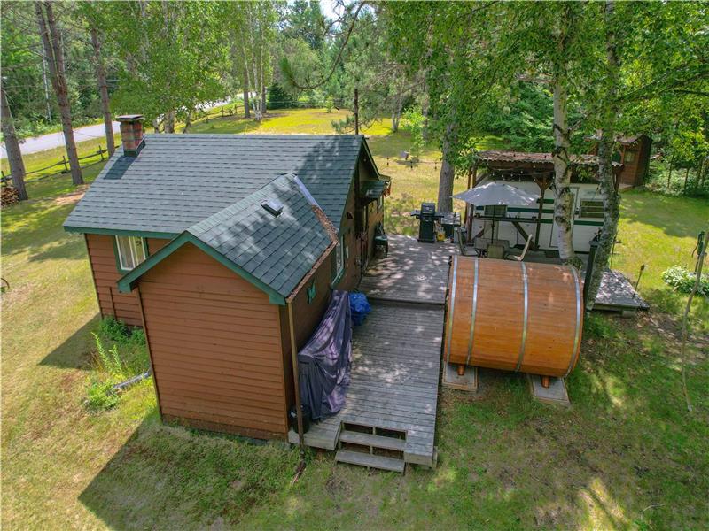 Fosters Lake Retro Cabin Retreat- Sauna/Volleyball Court -Bancroft / Barry's Bay / Maynooth