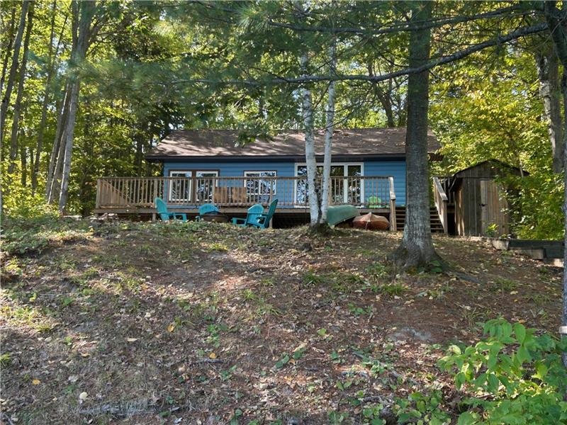 3 brm,3 season near Barrys Bay- new kitchen , shower and newly painted all in 2025