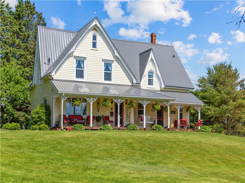 Peut accueillir 13 personnes  Une retraite luxueuse Clinton Pond avec bain à remous