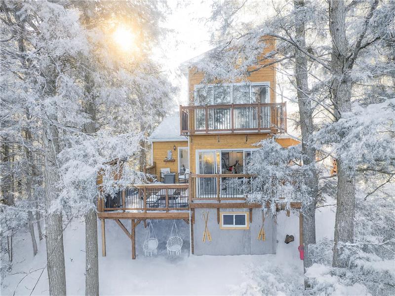 LoveNestChalet | Hot tub & Fireplace | Lake & Mountain