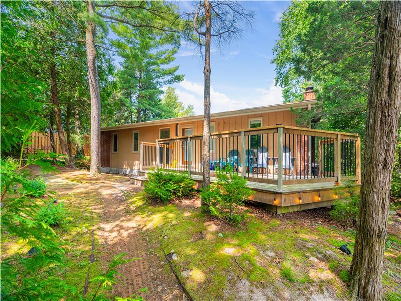 Retro Hilltop Beach House W/Jacuzzi/Sauna/Fireplaces 5 Min Walk To Beach.