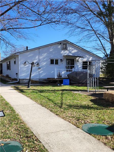 3 bedroom cottage Ipperwash beach