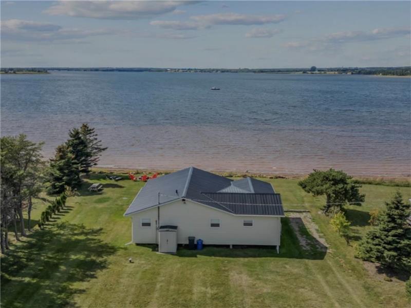 Beautiful PEI Waterfront Cottage