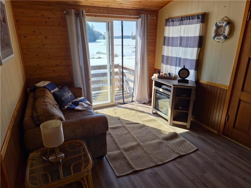 The Dockside Escape at Lorimer Lake Resort - The Bay Cabin