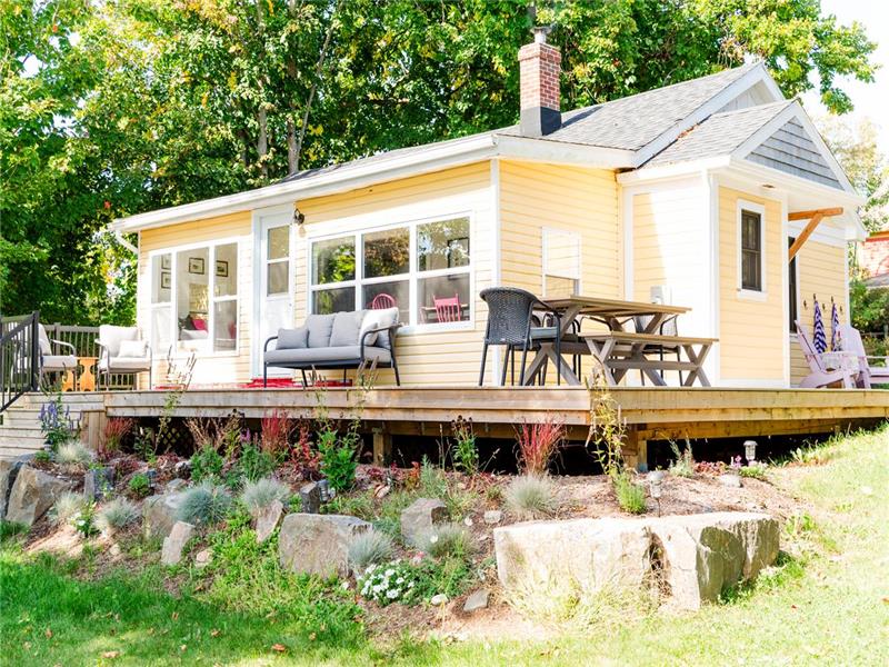 Nova Scotia Ocean Cottage Rental - Sunflower Cottage