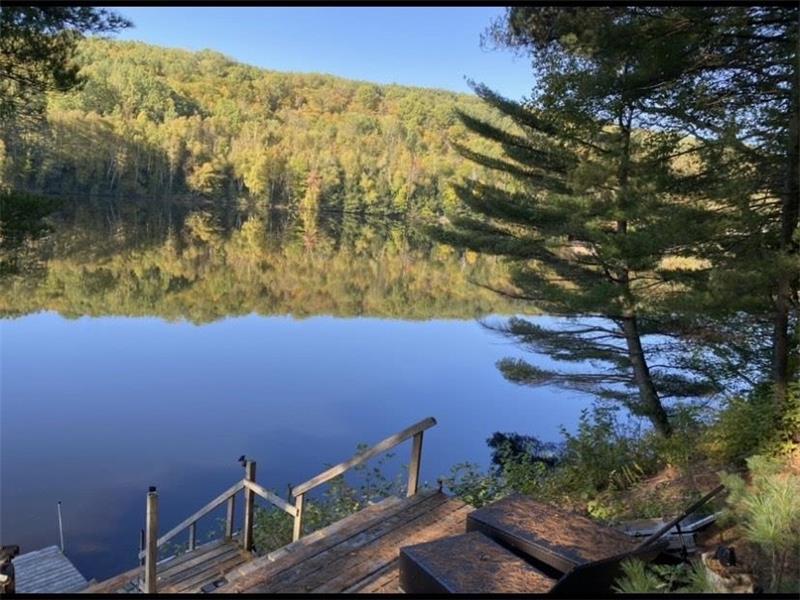 Lakefront Cottage rental on Litchfield Lake, Quebec, Wifi, off grid