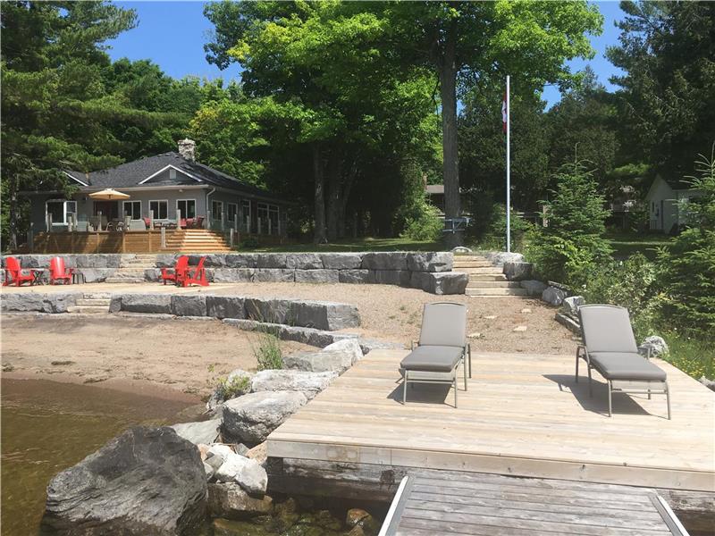 Waterfront Kawartha Lakes/Historic Lodge/Private Beach, Boat Launch & Stunning Sunsets