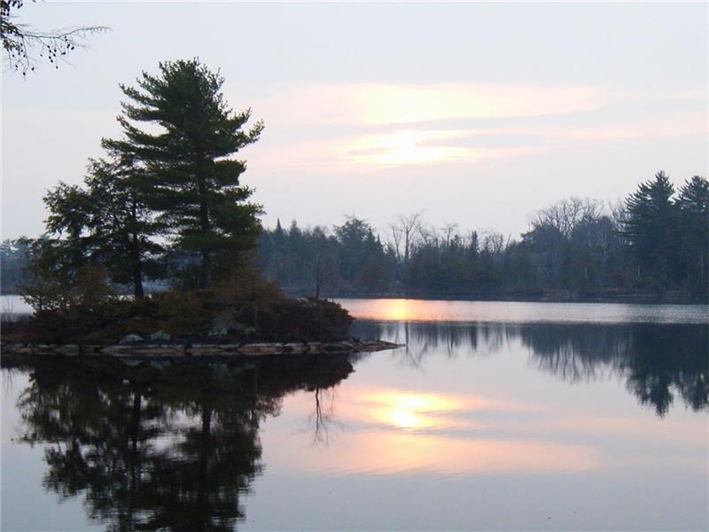 The Northside Nook - 3 Bedrooms, AC, kayaks, clear swimmable waterfront