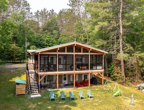 Pine Lakeview Cottage