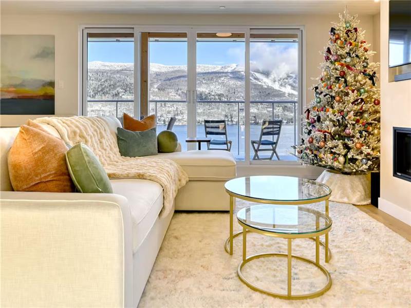 NOUVEAU! Superbe propriété au bord du lac à Tremblant avec salle de sport et table de billard