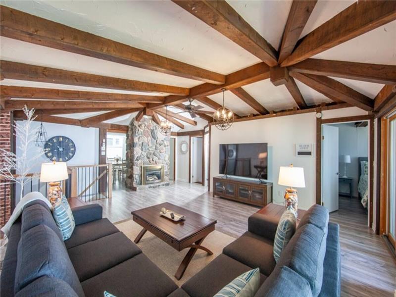 Private Beachfront w/ Fire Pit in Balm Beach