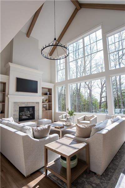 New Listing - Luxury 9 Bedroom Waterfront Cottage