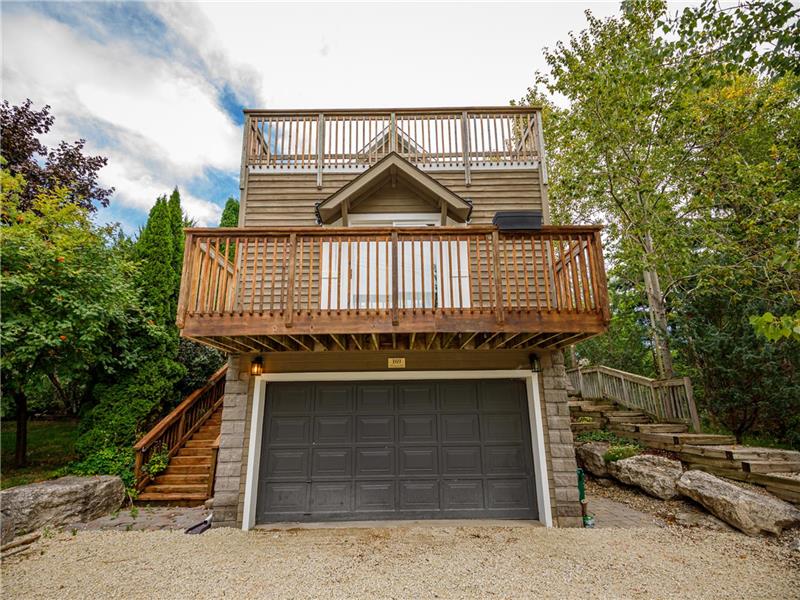 Spacious and elegant Blue Mountain executive Seasonal rental on Georgian Trail