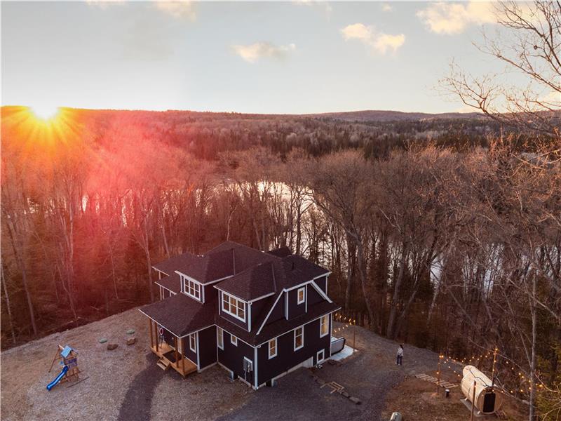 NEW!! Muskoka Wellness Retreat: Sauna, Hot Tub, Firepit