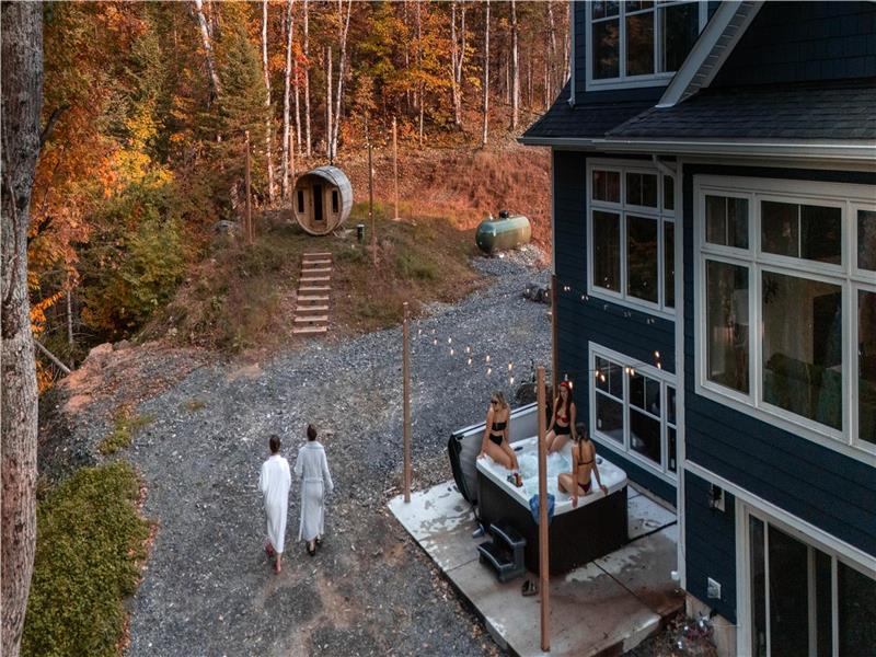 NEW!! Muskoka Wellness Retreat: Sauna, Hot Tub, Firepit