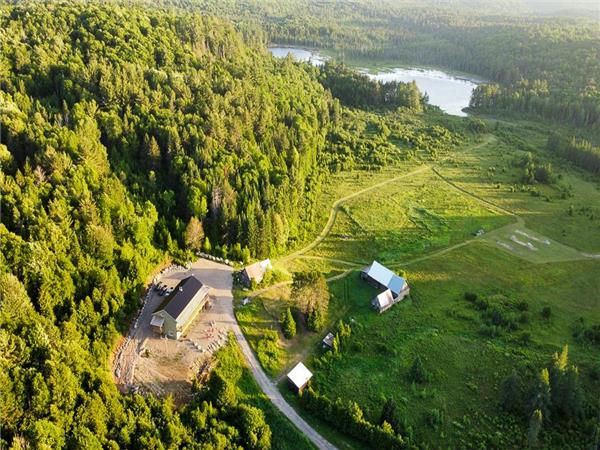 Mountain View Lodge - Brand New 8 Bedroom Home on 150 acres