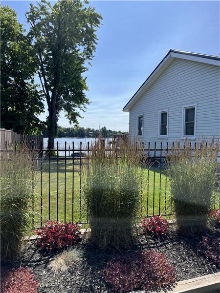 Cozy Cottage on Beaver Lake – Private Lakefront Getaway | 3BR | Steps from Water | Beautiful Views