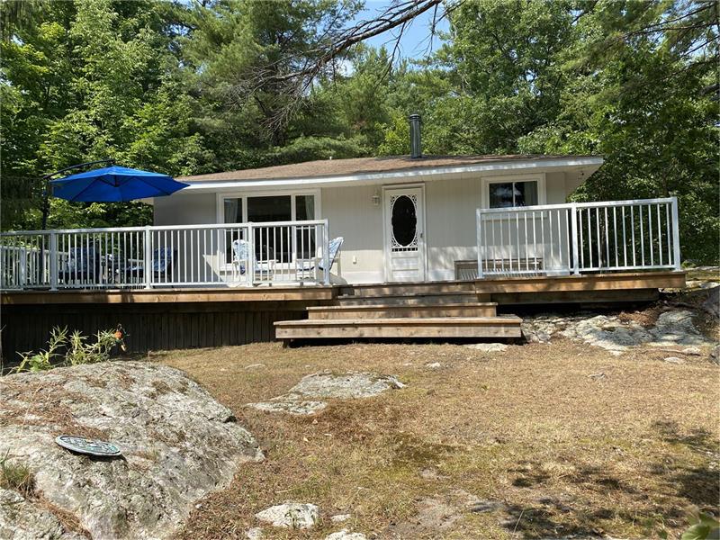 Tall Pines - Cozy Cottage on Gananoque Lake