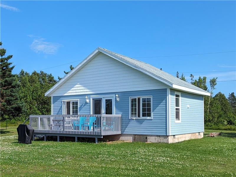 Rural PEI cottage with water views, fire pit, A/C and more, 25 mins from Charlottetown - Donaldston