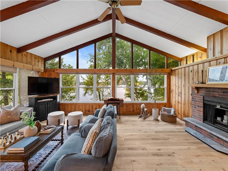 Waterfront Cottage near Perth – Swim, Paddle, Relax!