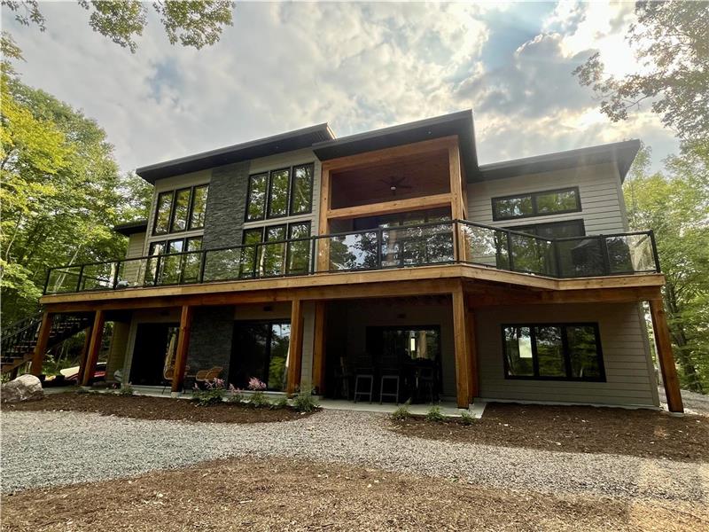 Brand new Rutling Lakehouse in Mactier