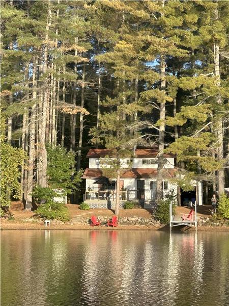 Whispering Pine a 4 bedroom cottage on Wadsworth lake in Madawaska Valley/Kaszuby area