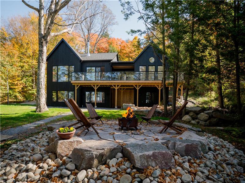Kennisis Lake - Piper's Landing Luxury Lake House in Haliburton