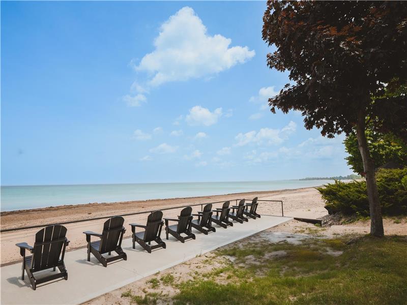 The Lazy Day - 3 Full cottages - Lakefront Sleeping 22 people