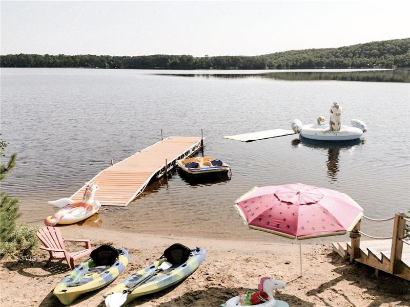 April Escape: $750-2 Nights | $850-3 Nights | Waterfront Cottage w/ Hot Tub
