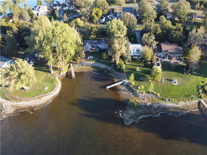 Havre au bord de l'eau à Sunrise Cove, dans le Comté de Prince Edward.