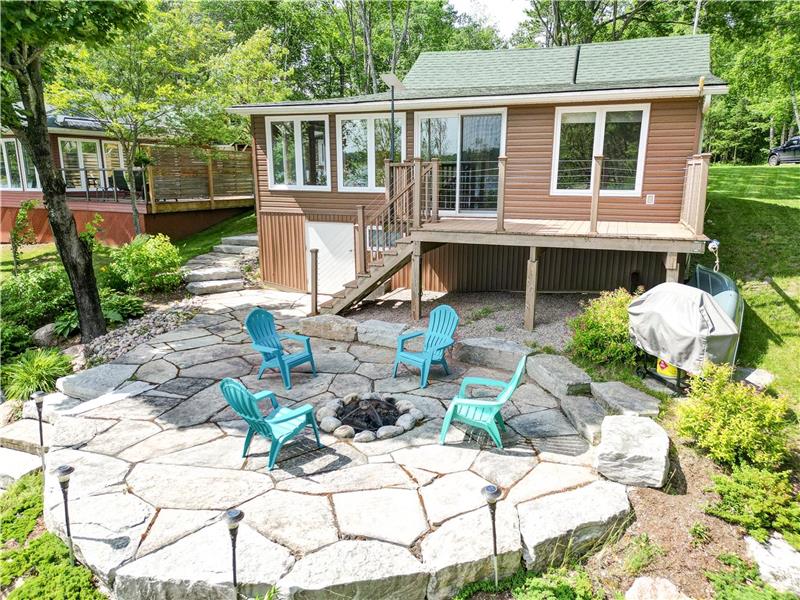 Waterfront 3-Bedroom Cottage with Hot Tub, Fire Pit,Kayaks