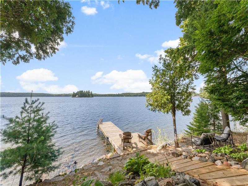 Dreamy Lakefront Cottage