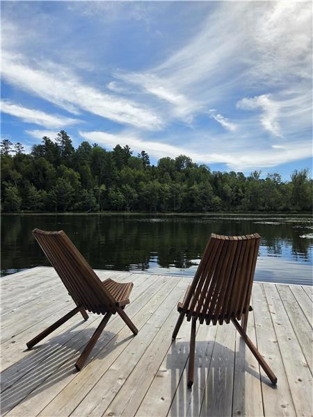 Le Pin — Chalet en bois rond au bord du lac McGregor (à 30 min d'Ottawa)