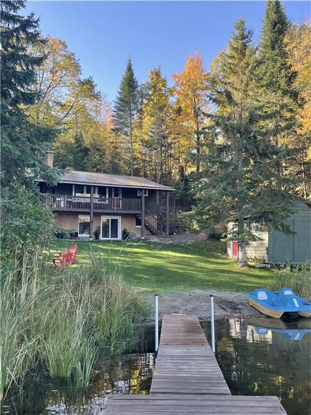 Red Berry Lodge - Waterfront & Pet Friendly