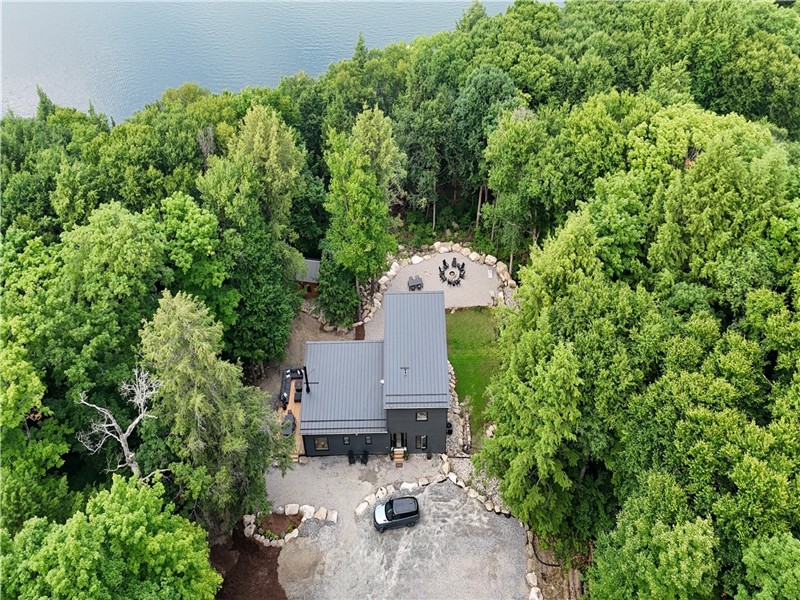 Ironwood on Island Lake. Luxury 5-BR Muskoka North Cottage w/ Spa Master + Gym, Sleeps 12