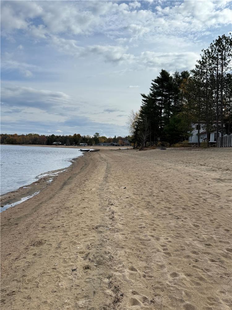 Beachfront Cottages in Westmeath, ON
