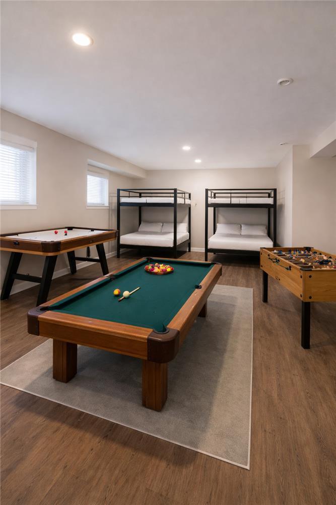 BizLodge Napanee Hillside Bayview – Lakeview Retreat with Games Lounge