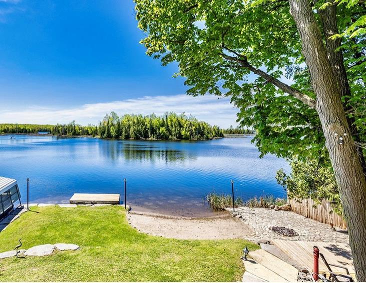 The Buckhorn Lakehouse | Peaceful Waterfront Retreat