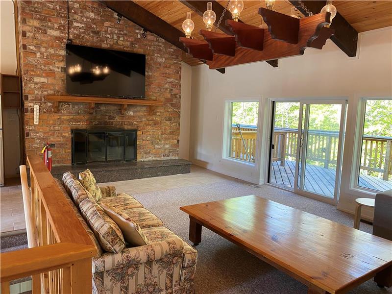 Spacious  Blue Mountain Chalet