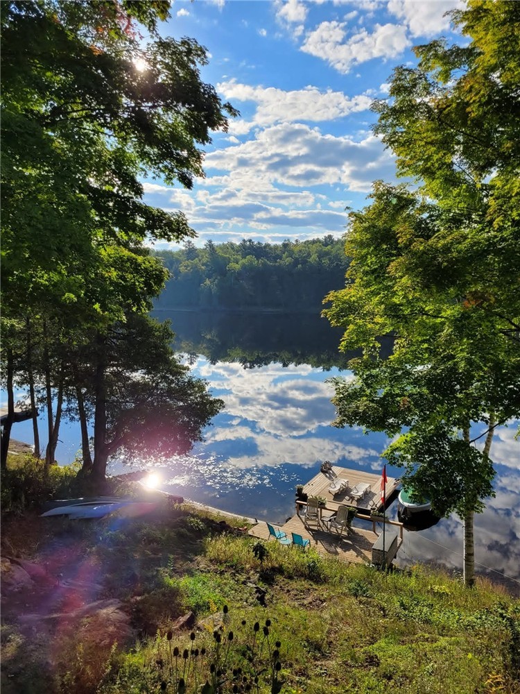 Beautiful Breezehill Cottage (Kaladar/Arden Area)