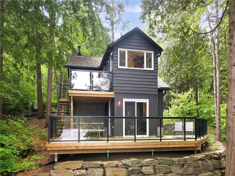 Welcome to Our Peaceful Lakefront Cottage on Gooderham Lake