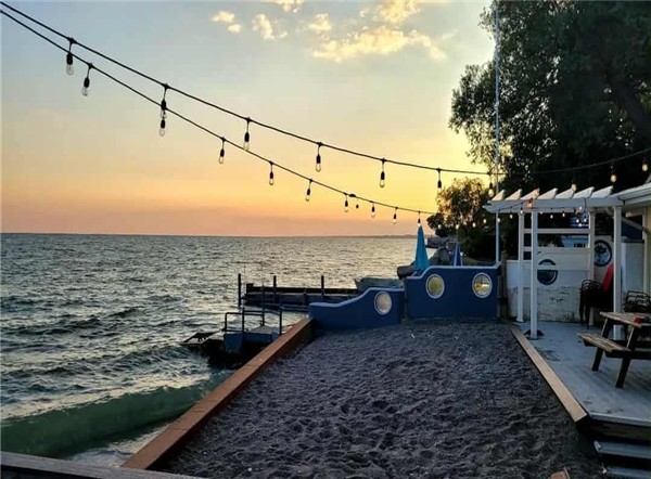 Cozy Waterfront Cottage with Small Private Beach