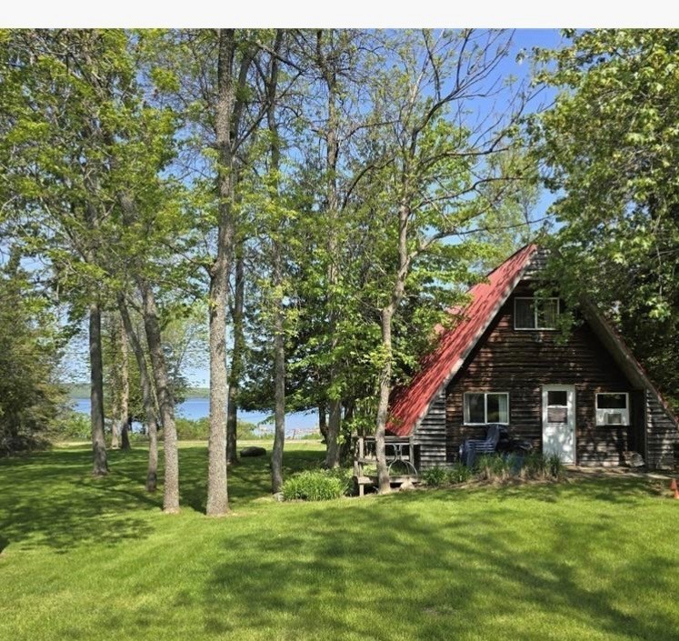 Hawberry Haven - Waterfront Cottage